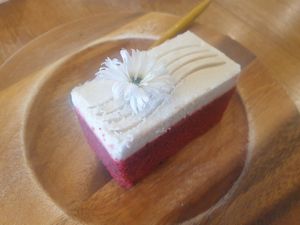 Red velvet cake - 7.5/10 at Kem-Kon KhaoSan (เข้ม-ข้น ข้าวสาร) in Bangkok