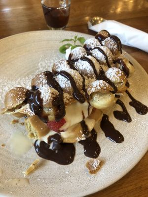 chocolate drizzle  at Kem-Kon KhaoSan (เข้ม-ข้น ข้าวสาร) in Bangkok