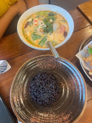 Tom hum with rice at Kem-Kon KhaoSan (เข้ม-ข้น ข้าวสาร) in Bangkok