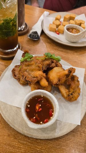 fried oyster mushrooms at Kem-Kon KhaoSan (เข้ม-ข้น ข้าวสาร) in Bangkok