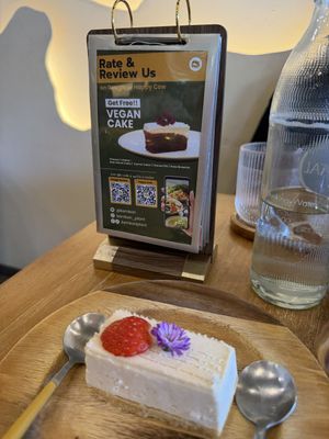 Leave those five star reviews for cake!  at Kem-Kon KhaoSan (เข้ม-ข้น ข้าวสาร) in Bangkok