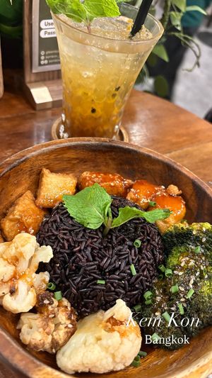 Kem Kon in Bangkok is an excellent vegan friendly spot. They offer a wide variety of options. The options are really tasty and healthy. Personnel are very friendly and attentive. at Kem-Kon KhaoSan (เข้ม-ข้น ข้าวสาร) in Bangkok