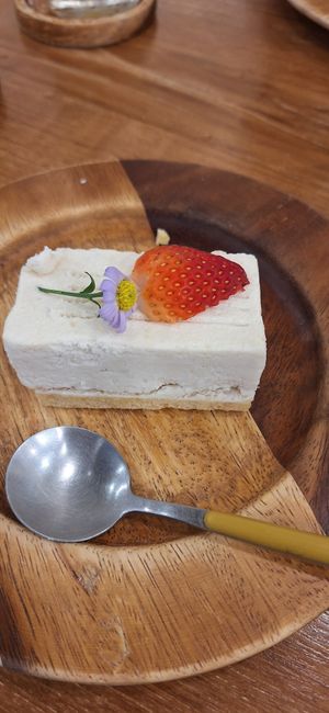 Strawberry cheese cake at Kem-Kon KhaoSan (เข้ม-ข้น ข้าวสาร) in Bangkok