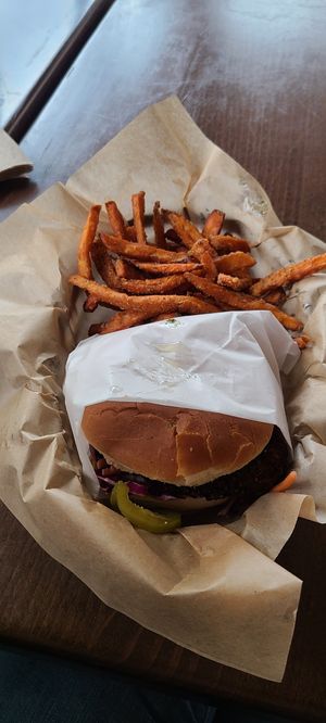 Hot Honee Sandwhich with sweet potato fries at Native Foods in Glendale