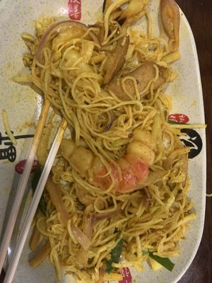 Singapore Mei Fun = curry rice noodles with sampling of 3 mock meats (shrimp, chicken, pork); choose your level of spicy (I got mild which was great)  at Chen Vegetarian House in West Reading