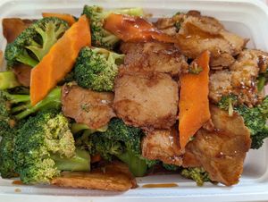 Chicken and broccoli at Chen Vegetarian House in West Reading