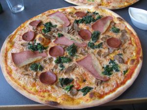 'Dart Vader' with fejkon, veef, pepperoni, spinach and garlic sauce at Pizzeria Fellini in Stockholm
