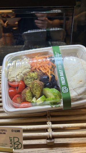 Falafel plate  at ICN - Coffee@Works in Incheon