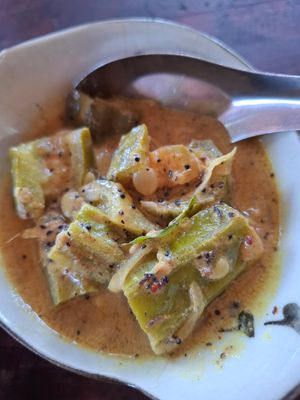 Curry with radish at Ahinsa Restaurant in Sigiriya