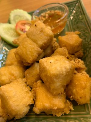 ⚖️ Deep-fried 🗝️ Chickpea Tofu 🇵🇸🇨🇳 Cubes with 🇵🇸🇲🇲Tangy & 🇹🇭🇵🇸 Light Dipping Sauce 🇿🇦🇵🇸🇻🇳🇵🇸🗝️🔻⚖️  at Begin Vegan Food in Chiang Mai