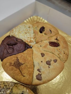 Sur commande : le cookie aux 6 parfums au choix. at Happy Cookie in Bordeaux