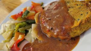 Vegan burger patty with vegetables at La Vitamina in La Palma