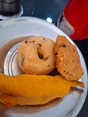 Pastries at Sri Purani Vegetarian Restaurant in Trincomalee