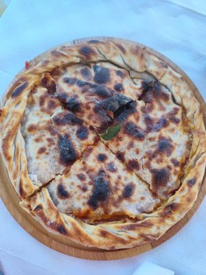 Tomato onion pie at Mëndra in Ksamil
