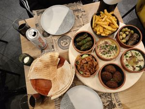 2 person vegan mezze & palestinian cola at Habibi in Leuven