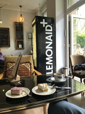 raw berries cake, lemon meringue pie, atmosphere.  at No Milk Today in Berlin