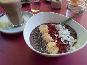 Smoothie bowl at No Milk Today in Berlin