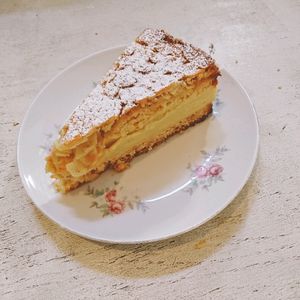 cake at No Milk Today in Berlin