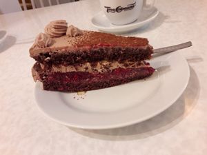 Schoko-himble cake at No Milk Today in Berlin