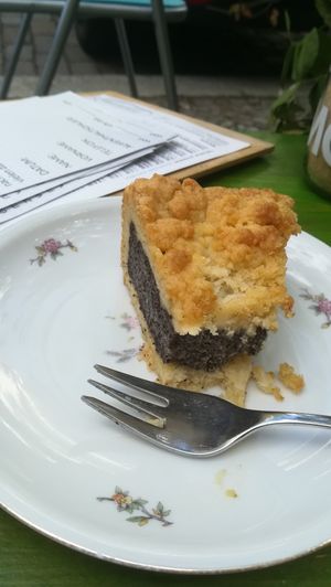 "mohn-streusel-kuchen" at No Milk Today in Berlin