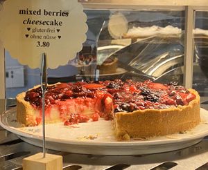 Mixed berry cheesecake  at No Milk Today in Berlin