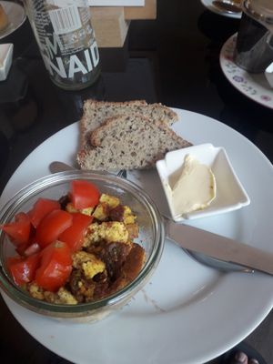 Tofu scramble (with black salt!) at No Milk Today in Berlin