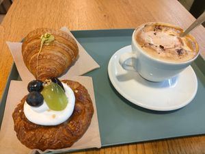 cornetto vegano e danish sweet at LALE in Perugia