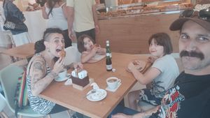 Super colazione vegana!
Cornetti alla crema di nocciola, Danish veg, cappuccini d'orzo con latte di soia e succhi bio! at LALE in Perugia