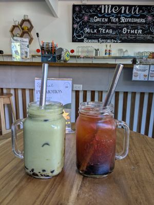 Matcha and strawberry boba at Hola Boba Bubble Tea in Puerto Viejo De Talamanca