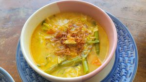 Awesome veg curry at Warung sunset nipah2 in 