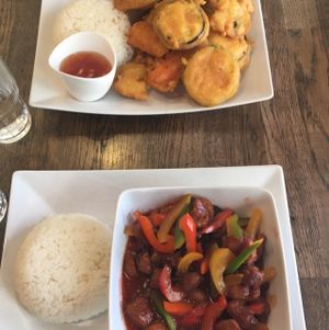 tofu with paprika and deep fried vegetables at Sen Chay in Helsinki