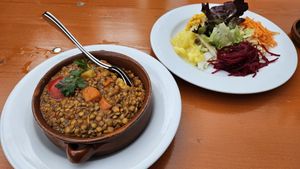 Linseneintopf mit Salat at Höllentalangerhütte in Grainau