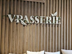  at Vrasserie in Porto