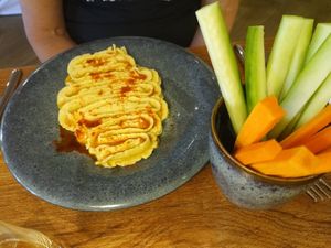 Hummus at Vrasserie in Porto