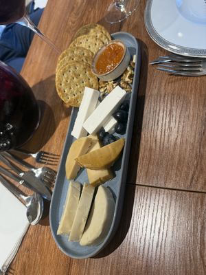 Vegan cheese platter  at Vrasserie in Porto