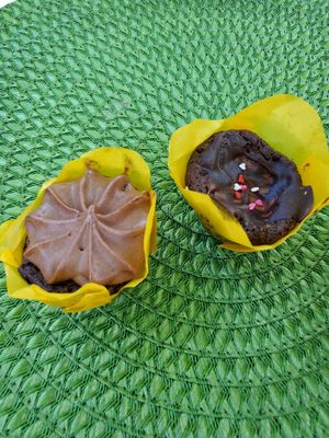 Vegan cupcakes at Lettuce Inn in Concord