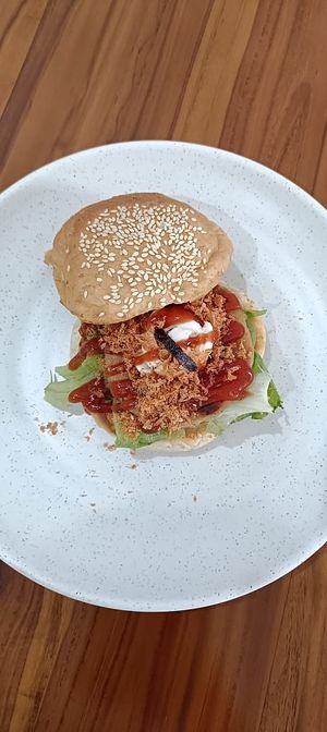 BURGER VEGAN at WEGANSKIE in Kuta