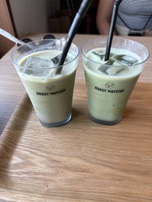 Medium and light roast matcha (left to right)  at Matcha Roastery - 抹茶ロースタリ in Uji