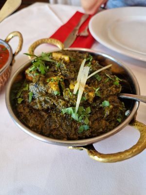 Tofu mit Spinat at Taj Mahal in Berlin