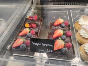 Pretty but tasteless at Nybakat Bakery in Malaga