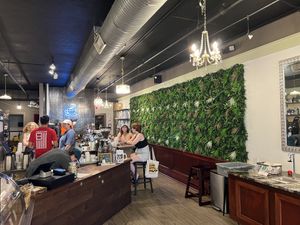 Highfalutin Coffee - atmosphere insidee  at Highfalutin Coffee Roasters in Charleston