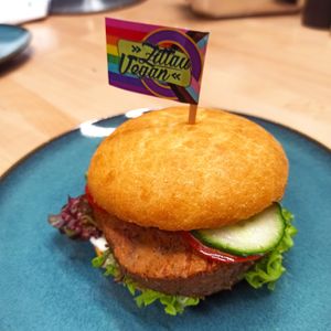 Vegan Dream Burger at EMILIA Bistro | Vegan Bistro in Zittau