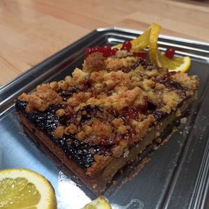 plum cake at EMILIA Bistro | Vegan Bistro in Zittau