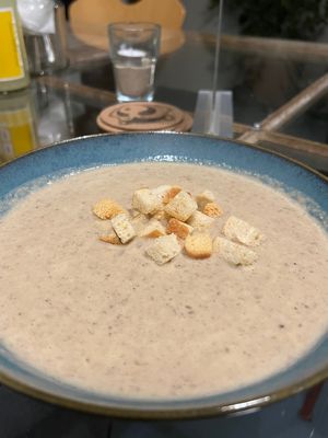 Pilzcremesuppe (mein Favorit des Abends) #Veganuary at EMILIA Bistro | Vegan Bistro in Zittau