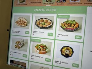 Many vegan and vegetarian options   at Yummy Falafel in Oslo