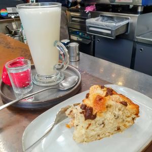 Torta pere e cioccolato at Melée Cafe in Bologna