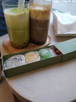 Drinks and black sesame mochi, pandan mochi, coconut mochi and chocolate mochi at Tea Stories in Amsterdam