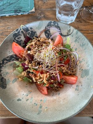 Salat mit veganem Thunvisch  at Savage Beach Club in Mallorca