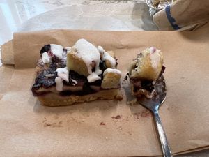 Very blue berry blondie    at AMS - Salon Deli in Amsterdam