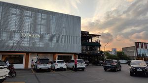 restaurant exterior at Towzen in Batam